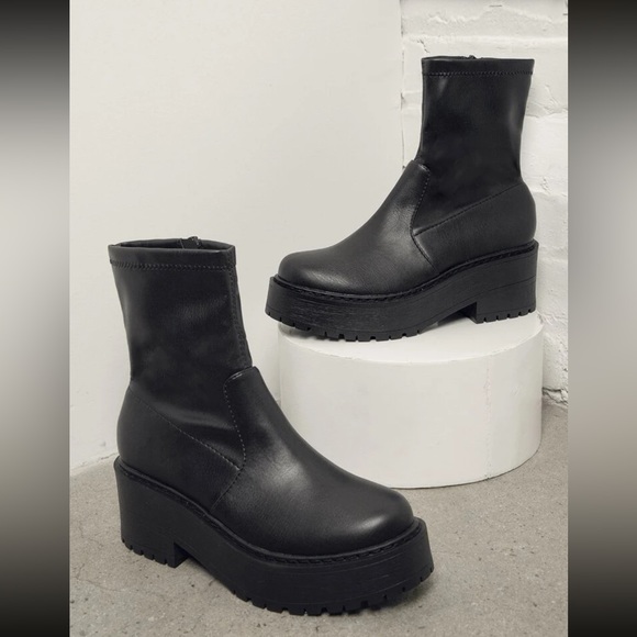 Fitted Chunky Sole Block Heel Fashion Boots - Picture 6 of 7